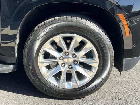 Used 2025 Chevrolet Suburban Premier image 7