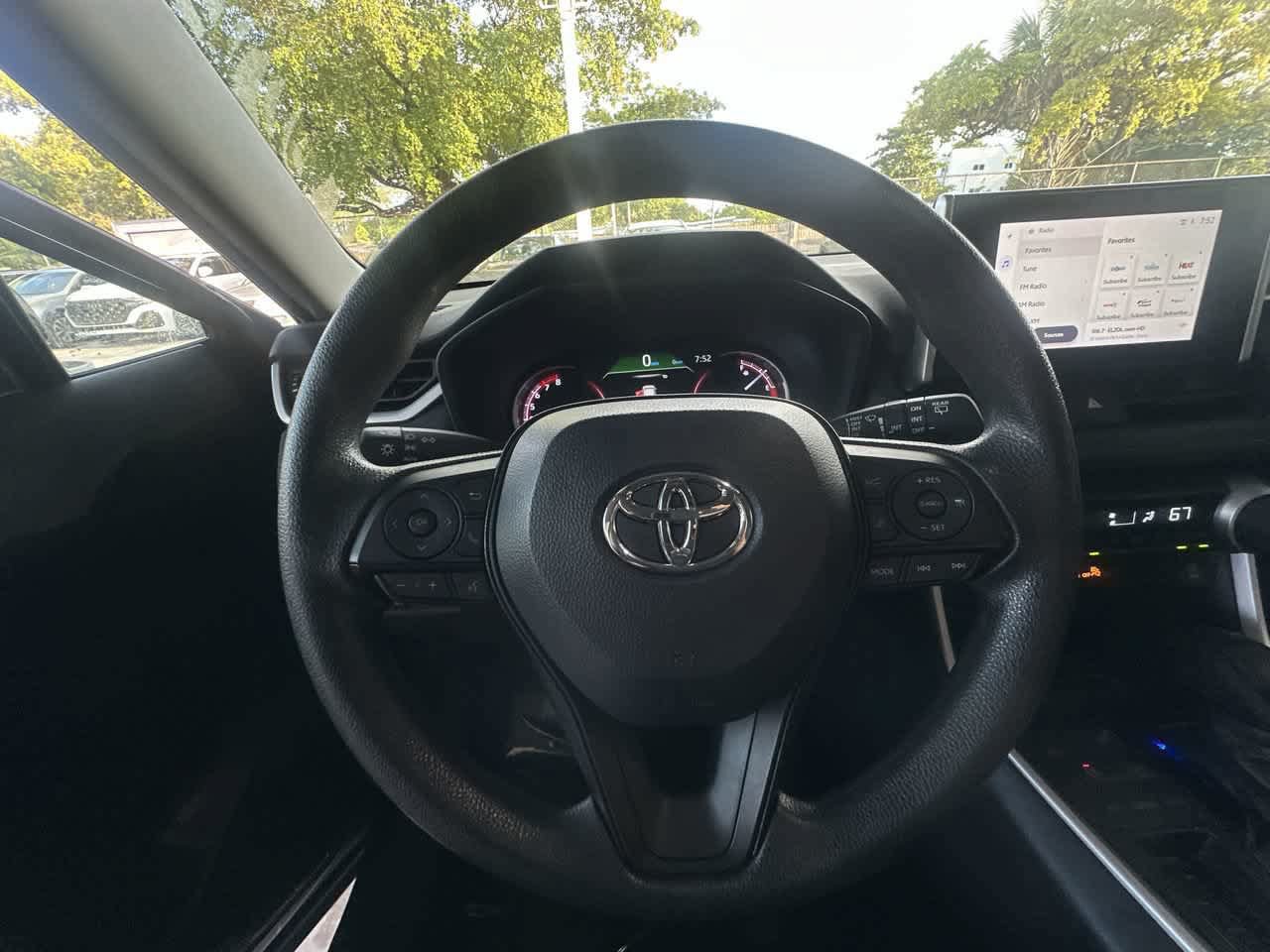 Used 2025 Toyota RAV4 XLE FWD image 15