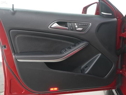 Used 2019 Mercedes-Benz GLA 250 4MATIC w/ Premium Package image 21