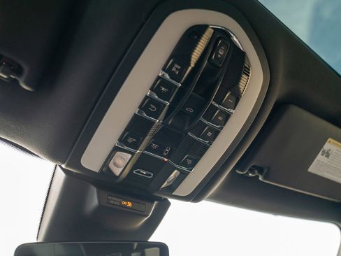 New 2026 Porsche Macan image 22