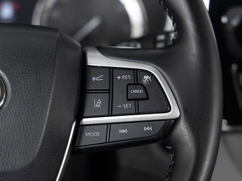 Used 2022 Toyota Highlander XLE image 33