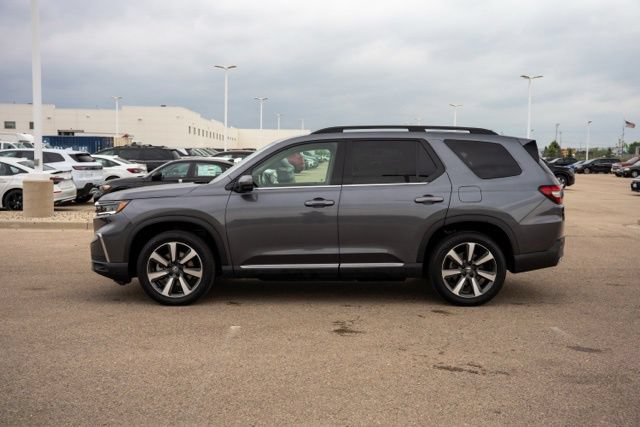 Used 2025 Honda Pilot Touring image 4