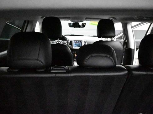 Used 2017 Jeep Compass Latitude w/ Popular Equipment Group AWD/4WD image 30