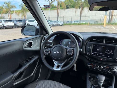 Used 2025 Kia Soul LX w/ LX Technology Package image 32