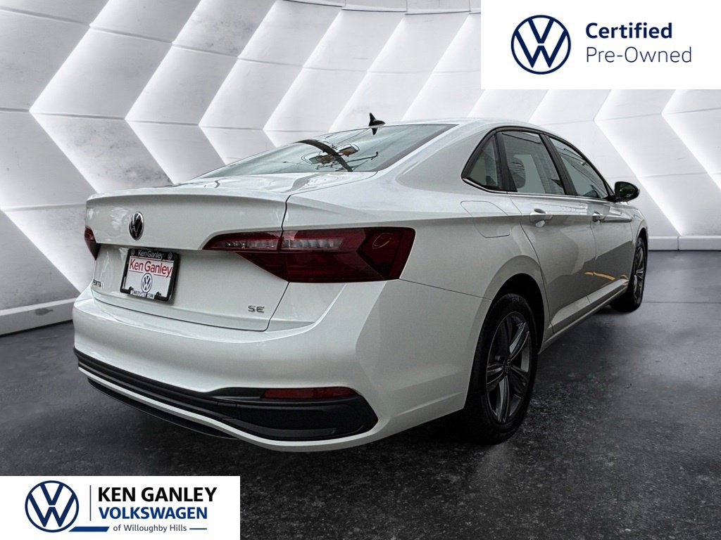 Used 2023 Volkswagen Jetta SE FWD image 4