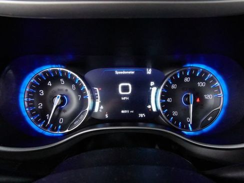 Used 2022 Chrysler Pacifica Touring-L AWD/4WD image 18