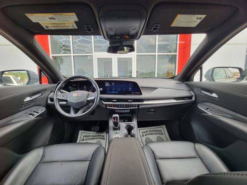 Used 2025 Cadillac XT4 Premium Luxury FWD image 9