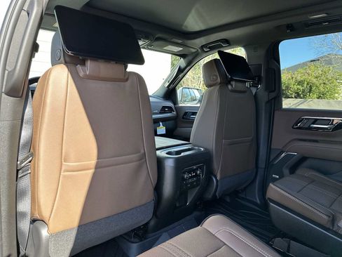 New 2026 Chevrolet Suburban High Country image 16