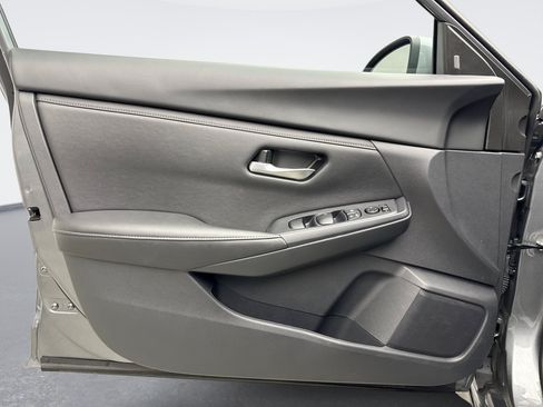 Used 2024 Nissan Sentra SV FWD image 9