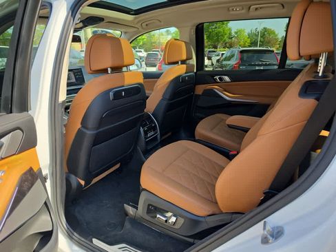 Used 2023 BMW X7 xDrive40i w/ Premium Package AWD/4WD image 28