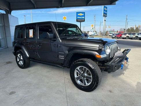 Used 2018 Jeep Wrangler Unlimited Sahara image 3