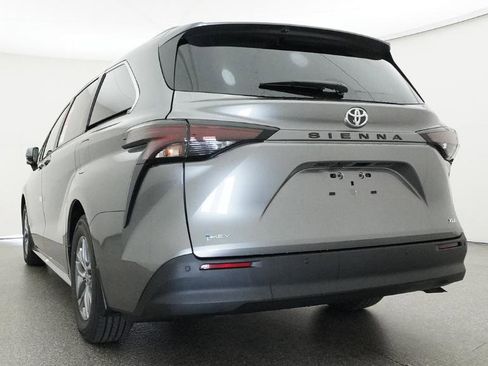 New 2026 Toyota Sienna XLE FWD image 12
