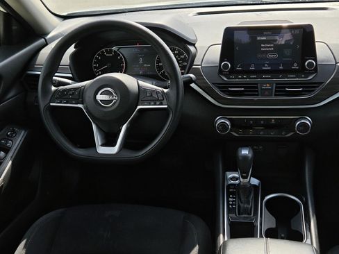 Used 2024 Nissan Altima 2.5 SV FWD image 19