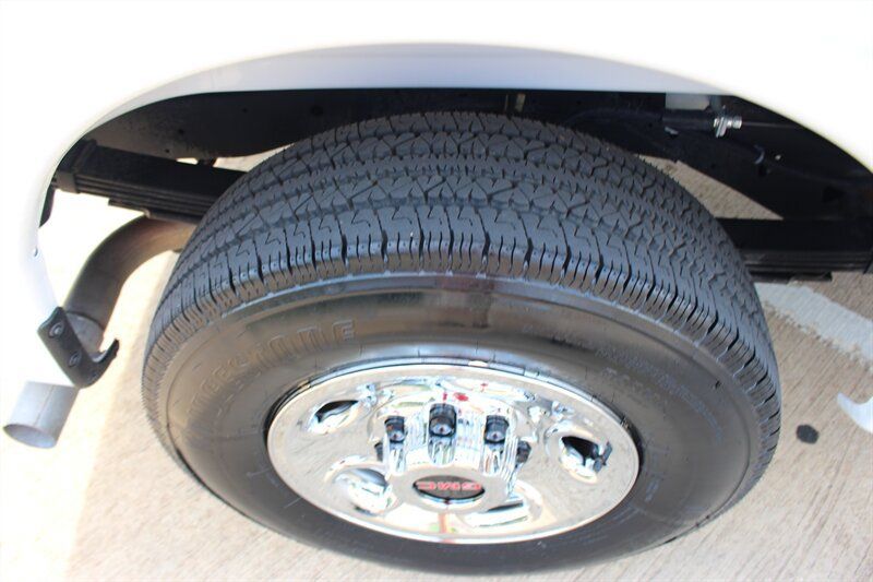 Used 2025 GMC Savana 3500 LT w/ LT Preferred Equipment Group RWD image 29