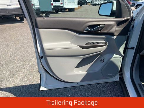 Used 2017 GMC Acadia SLT FWD image 2