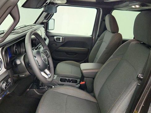 Used 2025 Jeep Wrangler Unlimited Sahara w/ Safety Group image 19