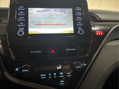 Used 2023 Toyota Camry SE image 8