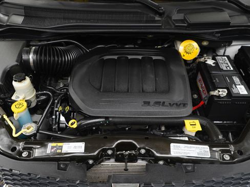 Used 2019 Dodge Grand Caravan SXT w/ Rear Park Assist Package FWD image 34