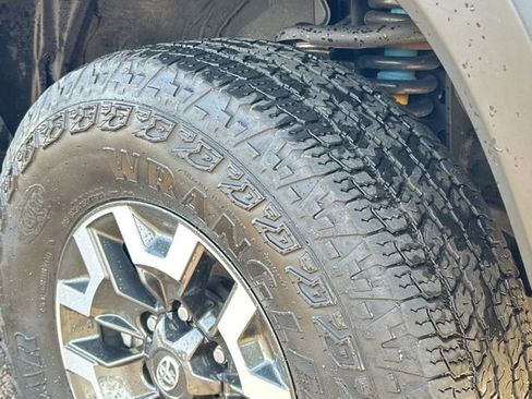 Used 2023 Toyota Tacoma TRD Off-Road w/ Advanced Technology Package AWD/4WD image 13