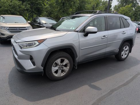 Used 2020 Toyota RAV4 XLE w/ Convenience Package AWD/4WD image 7