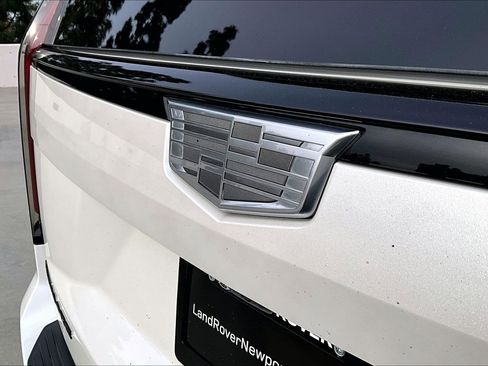 Used 2023 Cadillac Escalade Sport w/ LPO, ONYX Package image 7