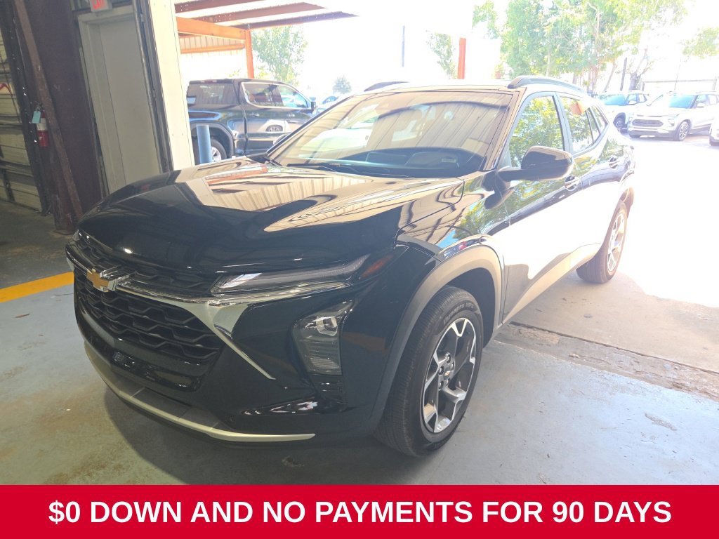 Used 2026 Chevrolet Trax LT FWD image 1