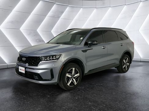Used 2021 Kia Sorento EX w/ Panoramic Sunroof Package AWD/4WD image 3