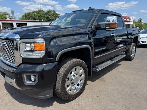 Used 2017 GMC Sierra 2500 Denali w/ Snow Plow Prep Package AWD/4WD image 9