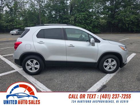 Used 2019 Chevrolet Trax LT w/ LT Convenience Package FWD image 6