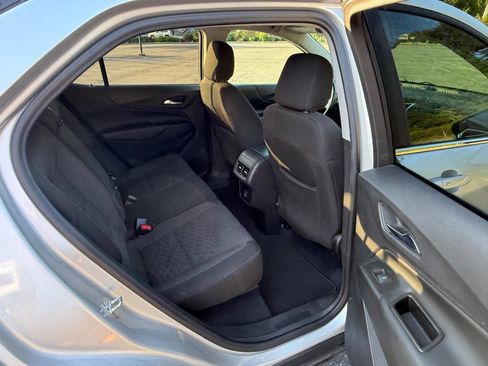 Used 2021 Chevrolet Equinox LT w/ Driver Convenience Package image 14