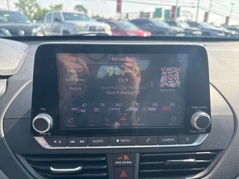 Used 2020 Nissan Altima 2.5 S FWD image 11