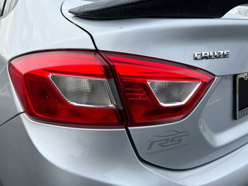 Used 2018 Chevrolet Cruze LS image 18