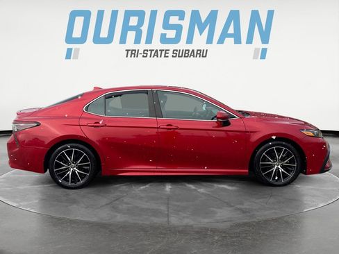 Used 2021 Toyota Camry SE w/ Cold Weather Package image 7