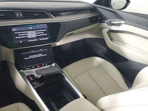 Used 2022 Audi e-tron Premium Plus w/ Premium Plus Package image 17