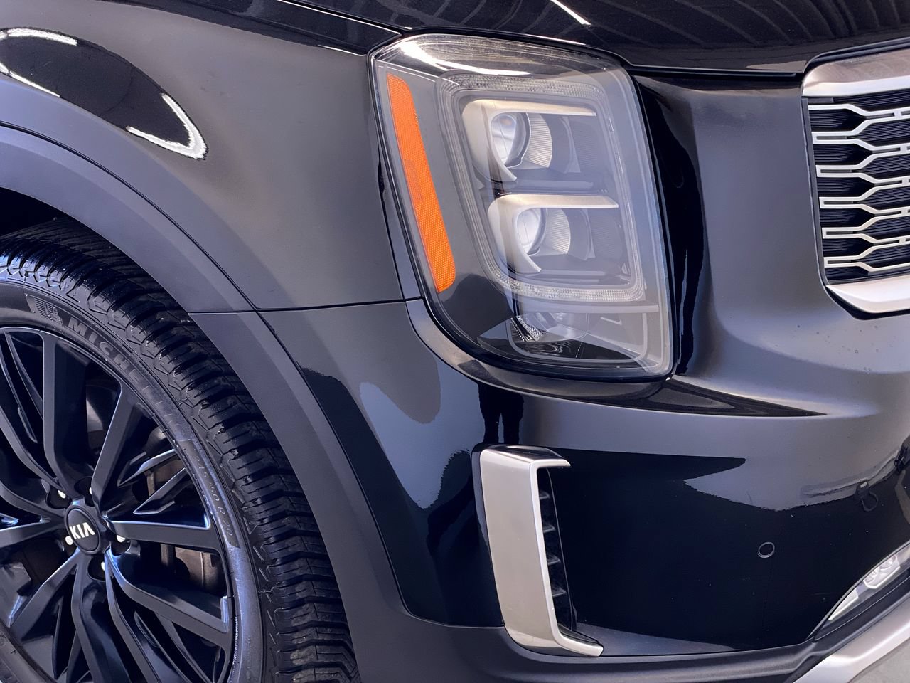 Used 2020 Kia Telluride SX w/ Towing Package FWD image 11