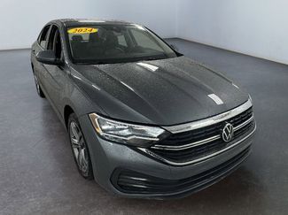 Used 2024 Volkswagen Jetta SE video 1
