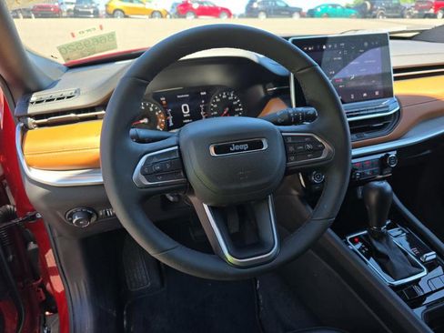 Used 2025 Jeep Compass Limited AWD/4WD image 3