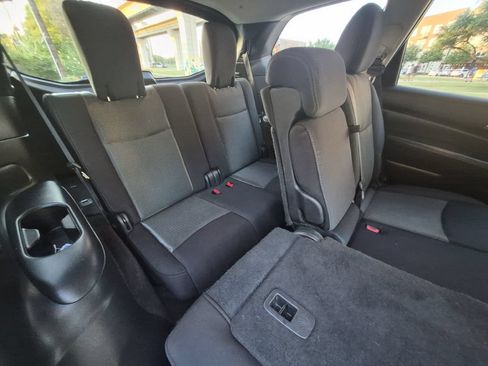 Used 2019 Nissan Pathfinder SV FWD image 15