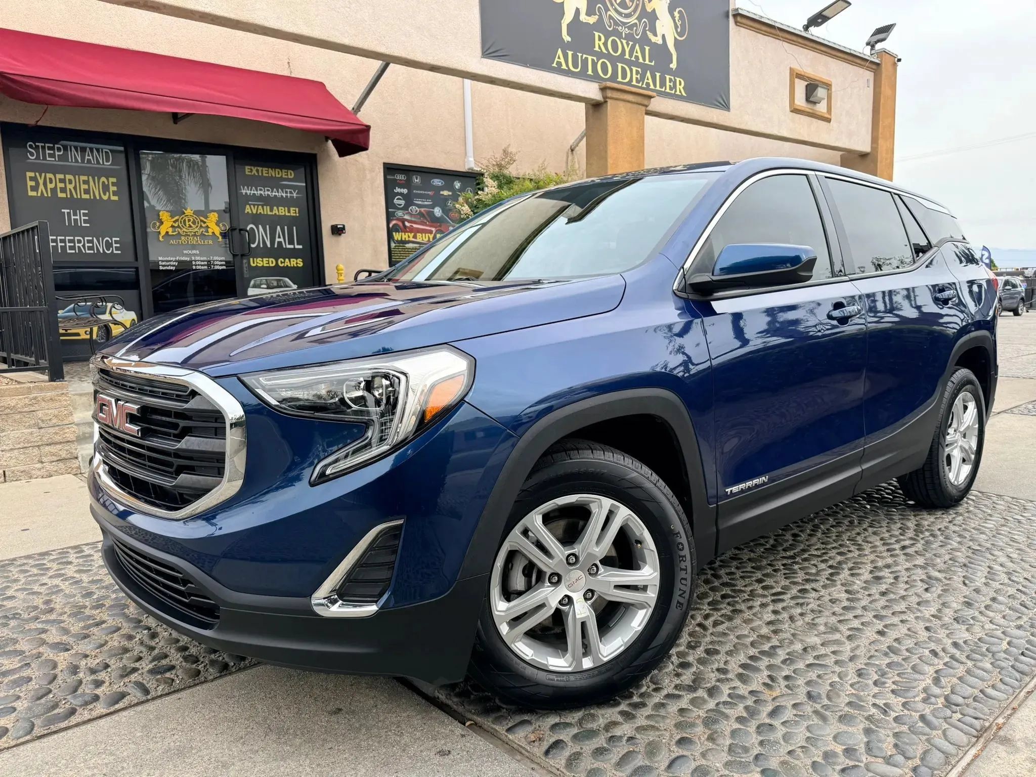Used 2019 GMC Terrain SLE FWD image 1