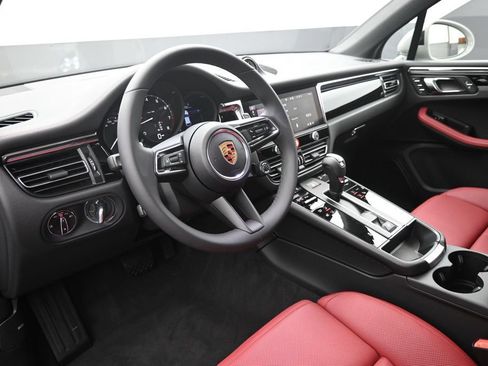 New 2026 Porsche Macan AWD/4WD image 4