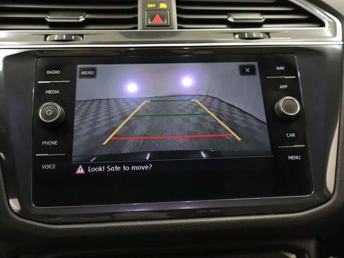 Used 2020 Volkswagen Tiguan SEL AWD/4WD image 11