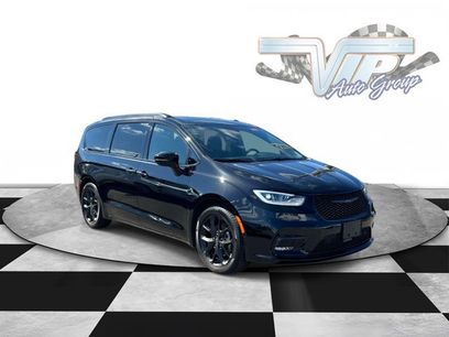 Used 2026 Chrysler Pacifica Limited w/ S Appearance Package