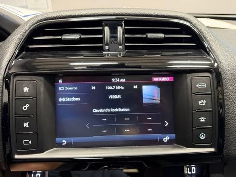 Used 2017 Jaguar F-PACE AWD/4WD image 38