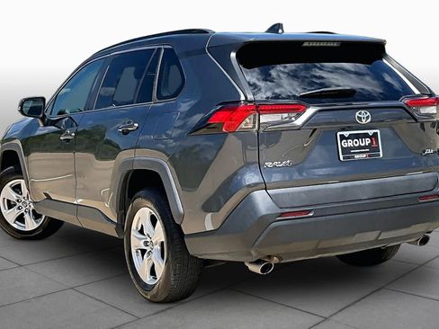 Used 2020 Toyota RAV4 XLE w/ Convenience Package FWD image 12