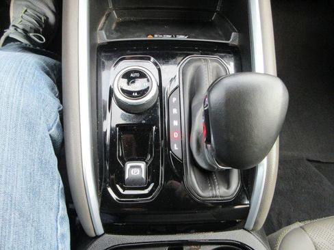 Used 2025 Chevrolet Colorado ZR2 w/ Technology Package image 33