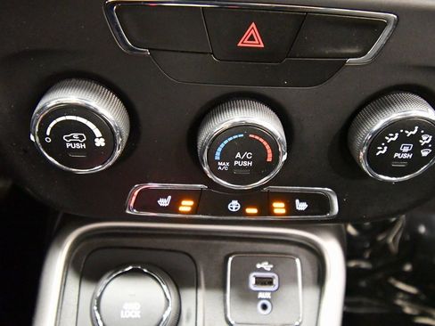 Used 2018 Jeep Compass Latitude w/ Cold Weather Group image 25