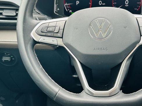 Used 2023 Volkswagen Taos SEL AWD/4WD image 17