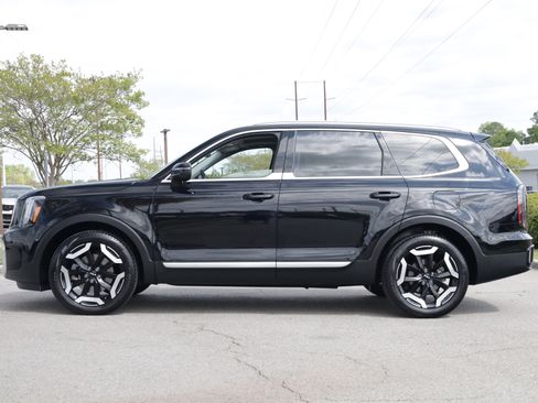 Used 2025 Kia Telluride EX image 2