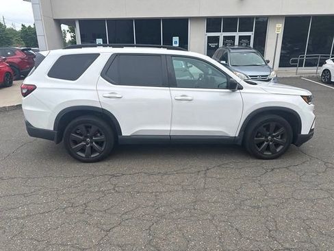Used 2023 Honda Pilot Sport image 7