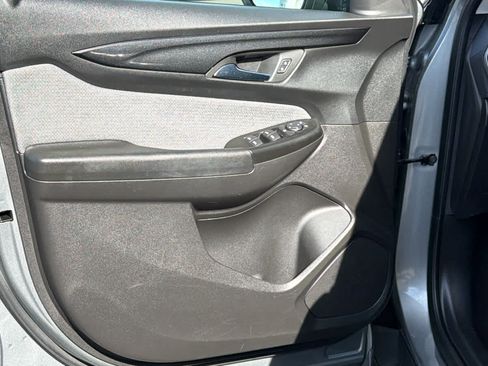 Used 2025 Chevrolet TrailBlazer LT FWD image 23